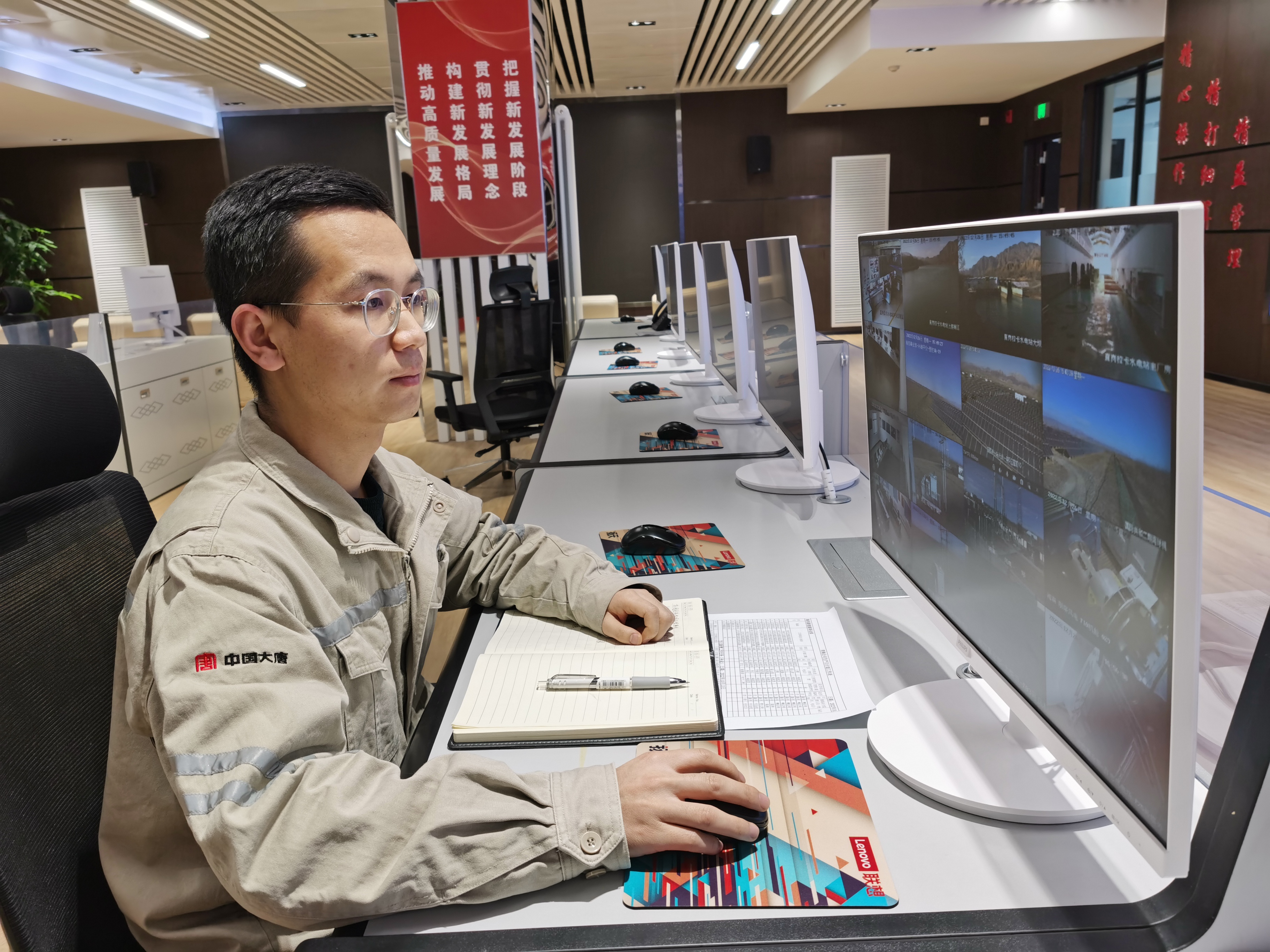 2022年11月在集控中心远程视频监督（总青海公司-保万荣）.jpg